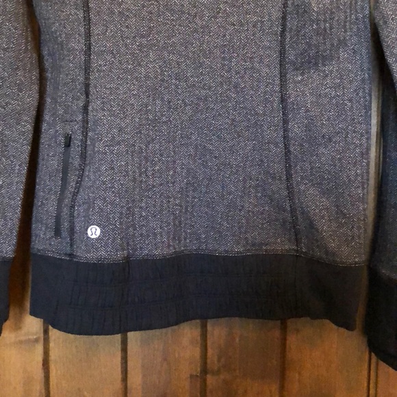 Lululemon - Picture 4 of 6